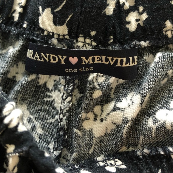 Brandy Melville floral black & white shorts - Picture 4 of 6